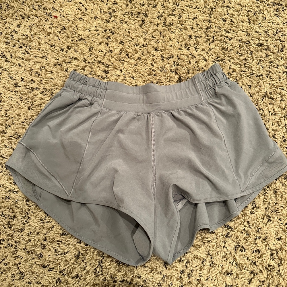 lululemon hottie hot 2.5 inch low rise shorts